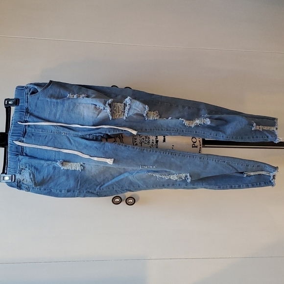 Women's Straight leg Denim Distressed Draw String Pull on Jeans New! Sz.14 - Picture 1 of 3